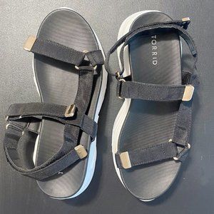 Torrid Black & Gold-Tone Sneaker Sole Sandal (WW)  New without box
